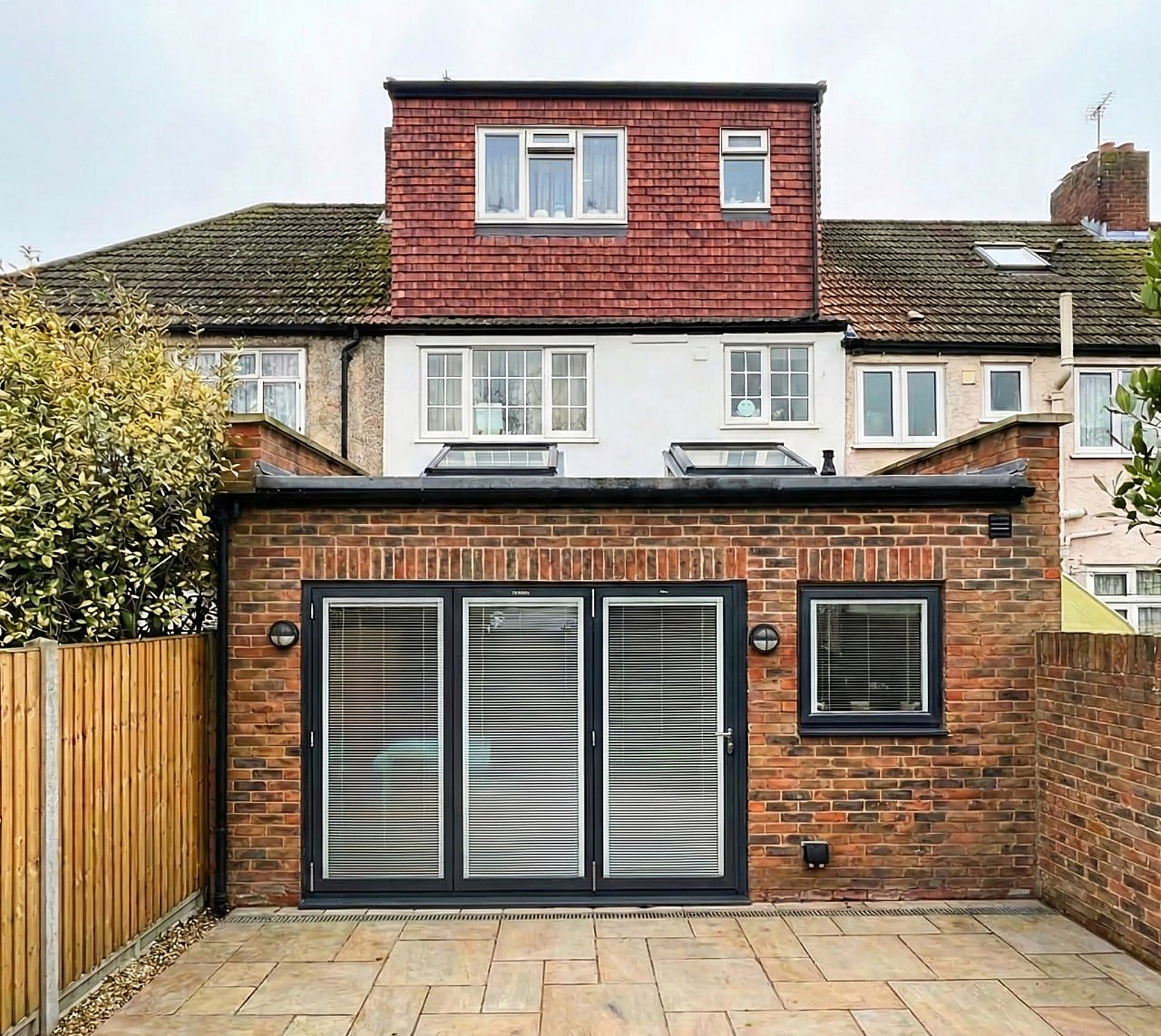 Rougemont Avenue, Morden
